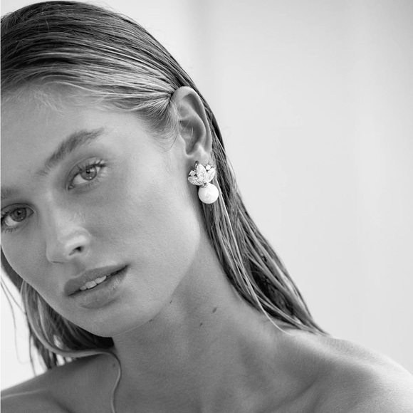 AMELIE GEORGE HARPER CONTEMPORARY BRIDAL EARRINGS WITH FLOATING PEARLS - GOLD - Picture 3 of 5